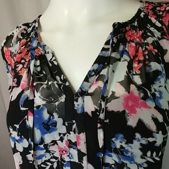 Motherhood Maternity Floral Short Sleeve V Neck Maternity Top with Built in Cami - Picture 5 of 8